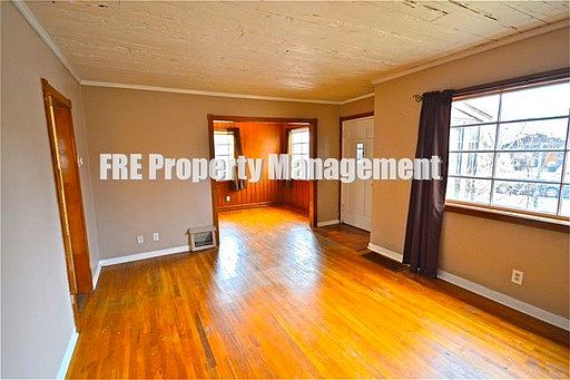 4th image of 1476 E Westminster Ave