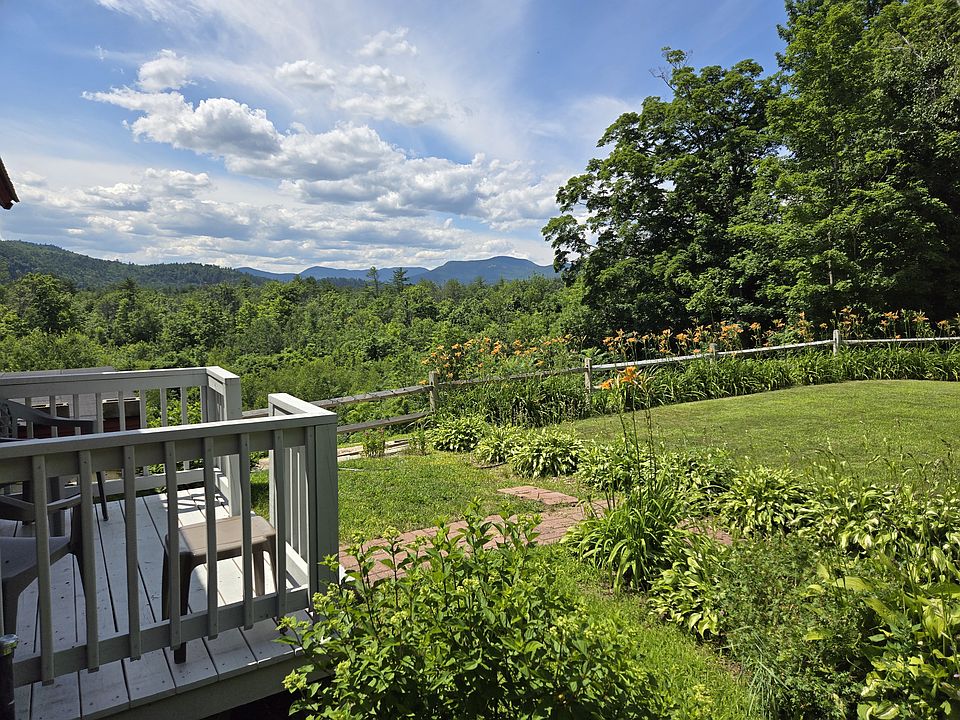 Deck off of living room and side yard