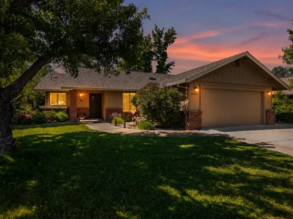 2425 Candlewood Dr, Redding, CA 96003
