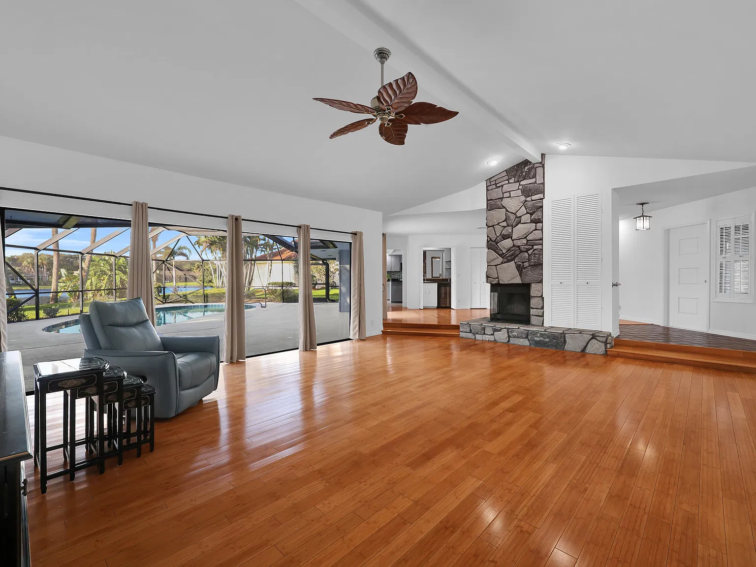 3 bed, 3.5 bath, 2552 sqft, $7,500 — Photo 4