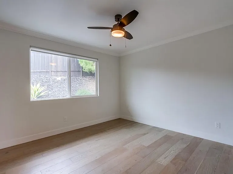 2550 Gregory Dr — Photo 24