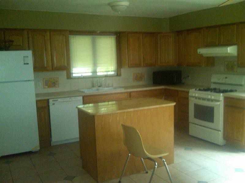2nd image of 33 Hilton St