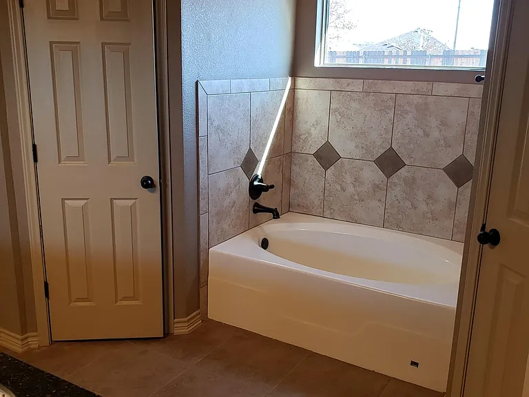 5705 Alexandria Dr — Photo 11