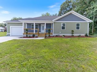 915 Apple St, Burlington, NC 27217