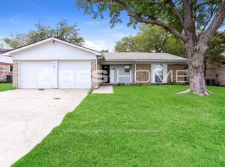 424 Normandy Ln, Saginaw, TX 76179