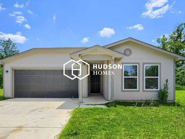 917 8th St, Seguin, TX 78155