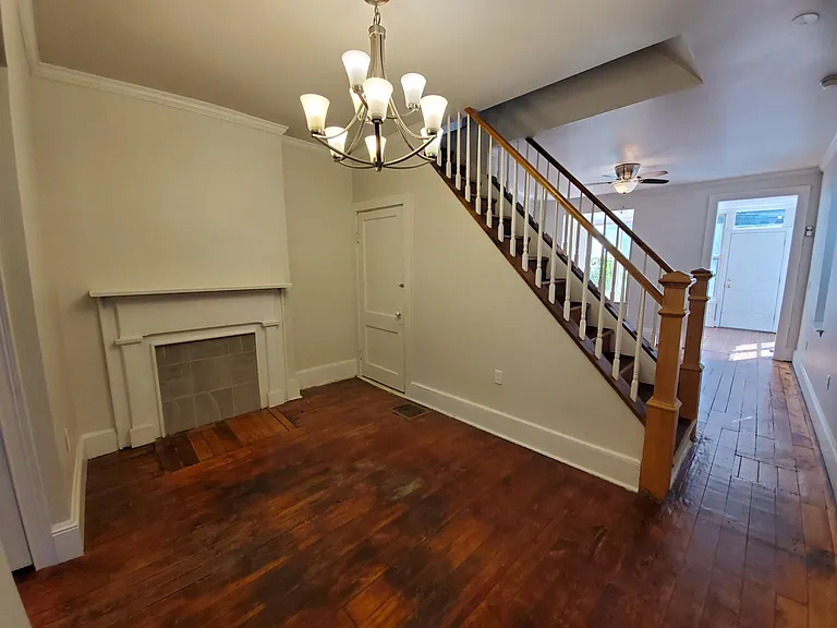 1413 Porterfield St — Photo 3