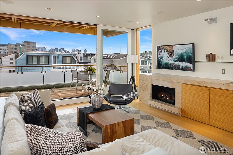 4th image of 2369 Fairview Avenue E #6