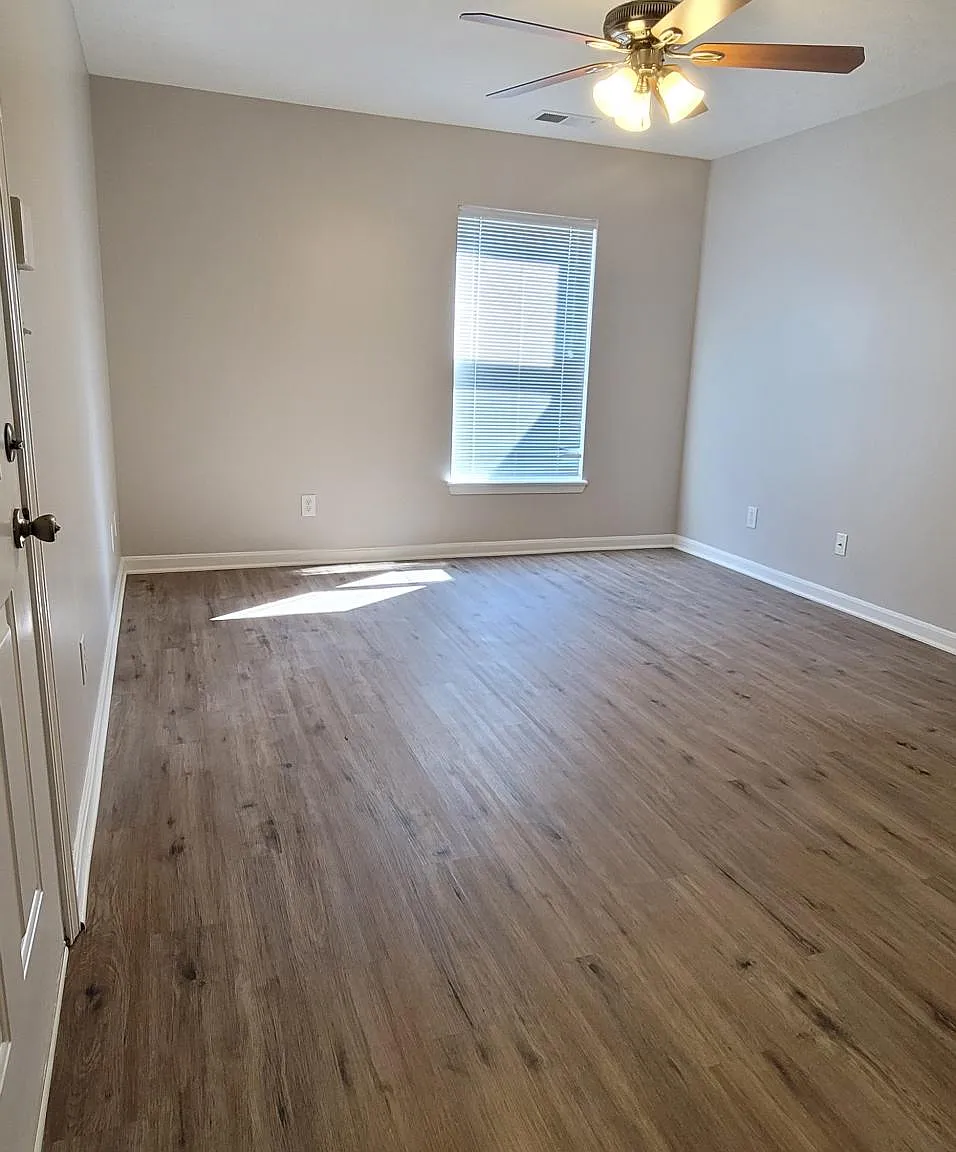 2 bed, 1.5 bath, 1097 sqft, $1,450 — Photo 3