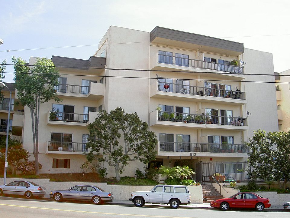 1st image of 612 S Barrington Ave