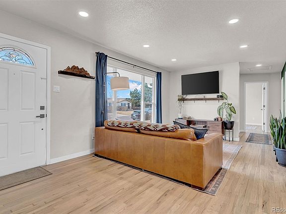 5th image of 4324 Hoyt Street