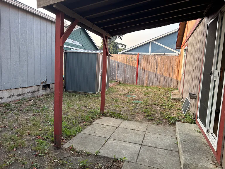 702 Salzburg Ln SE — Photo 8