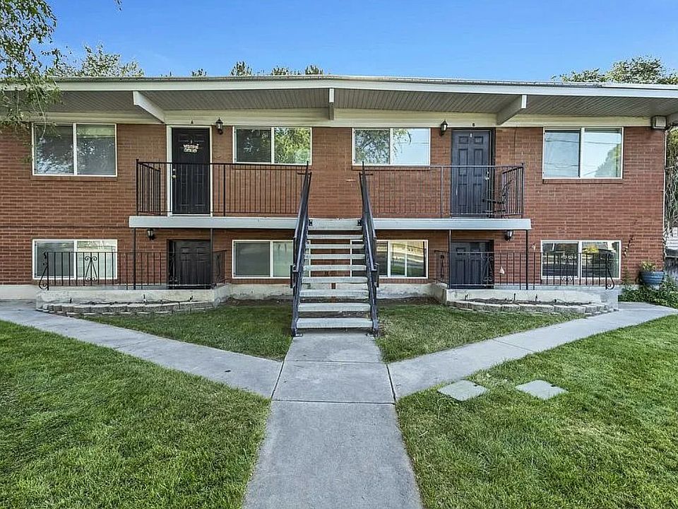 4 Plex with large shaded common area, great for kids.