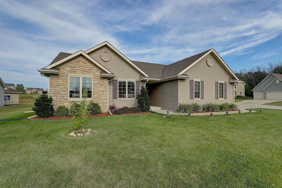 364 N Milwaukee St, Fredonia, WI 53021 Zillow