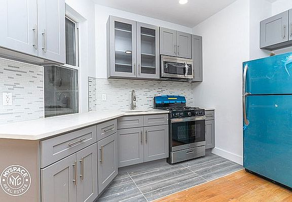 2nd image of 1969 Pacific St #9
