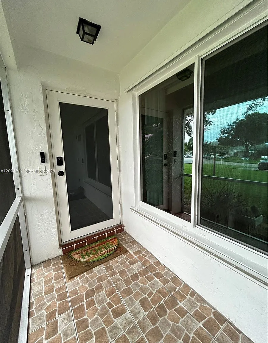 Lauderdale West Condo No — Photo 2
