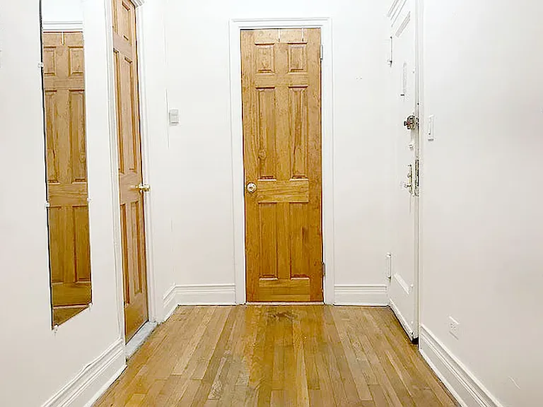 239 E 39th St #3R — Photo 5