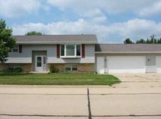 2216 S 12th St, Manitowoc, WI 54220