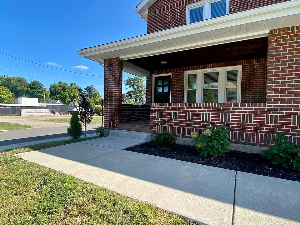 Front of townhouse / duplex