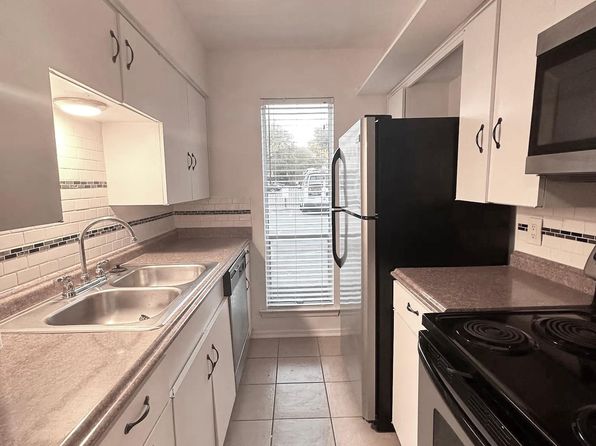 4330 Bowser Ave #106