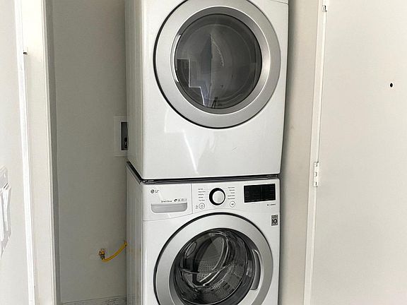 5th image of 1851 Midvale Ave #3