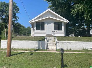 607 S Fairmount St, Sioux City, IA 51106