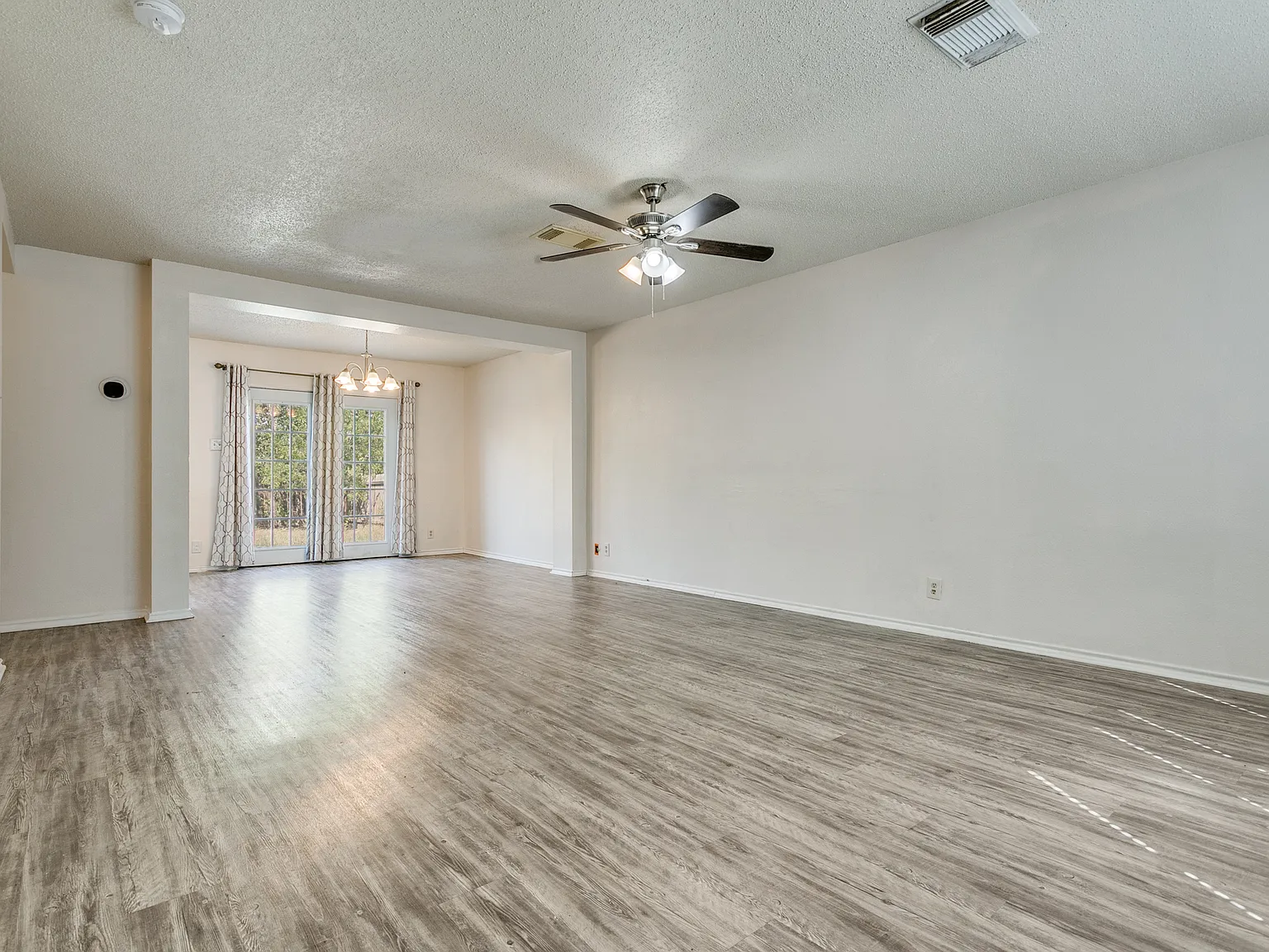 3 bed, 1.5 bath, 1500 sqft, $1,400 — Photo 3