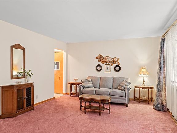 5th image of 417 Franklin Ave
