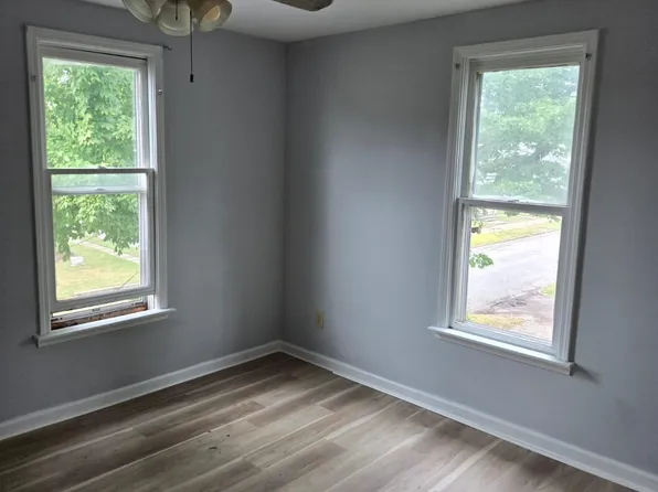 925 Meridian St APT 3, Shelbyville, IN 46176