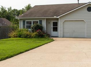 1003 E 27th St, Lawrence, KS 66046