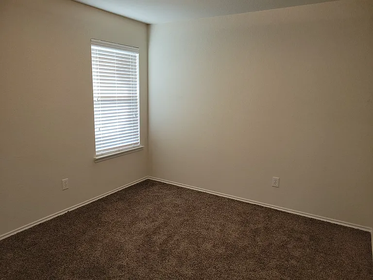 1934 Mosley Dr — Photo 10