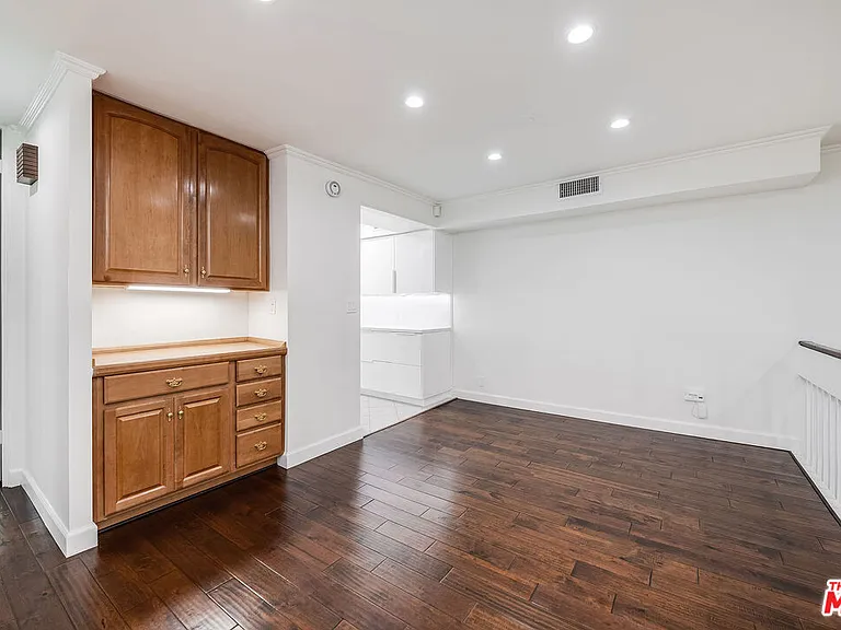 9507 W Olympic Blvd — Photo 11