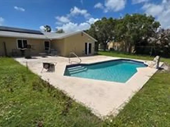 2209 SE East Dunbrooke Cir, Port Saint Lucie, FL 34952