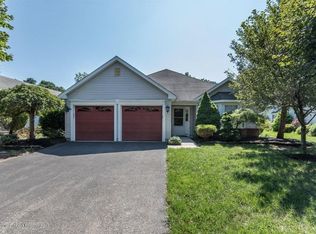 5 Valley Stream Ln, Lakewood, NJ 08701
