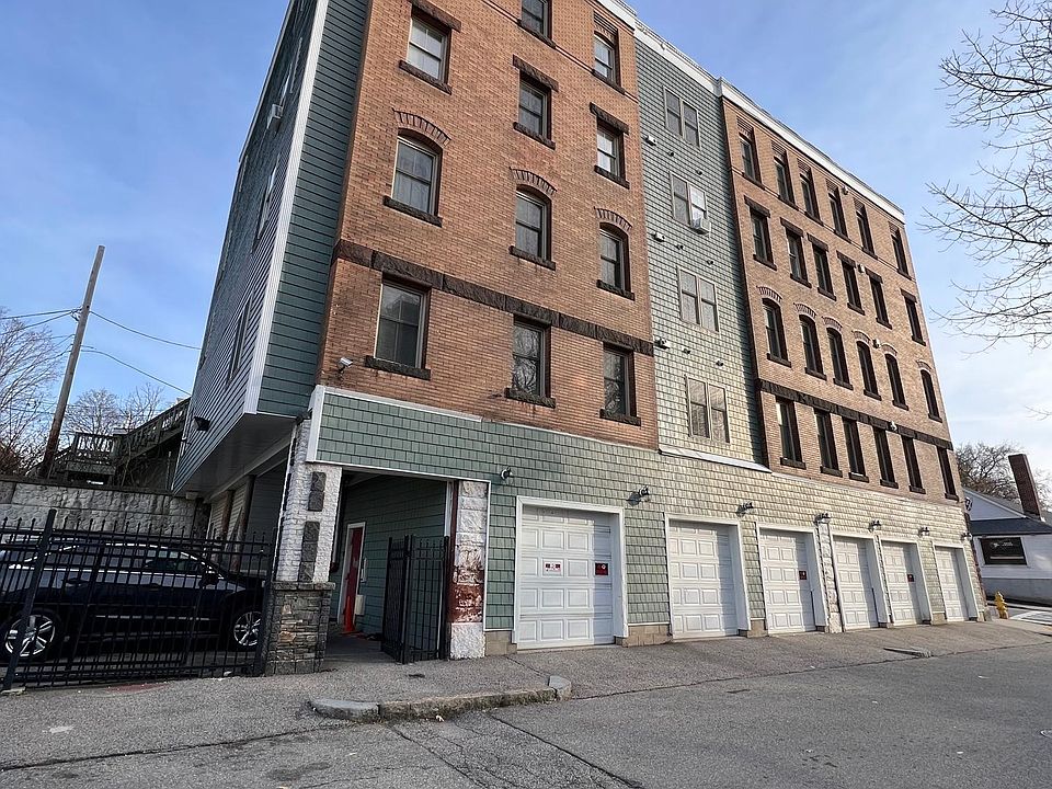 1st image of 257 Pleasant St APT 15