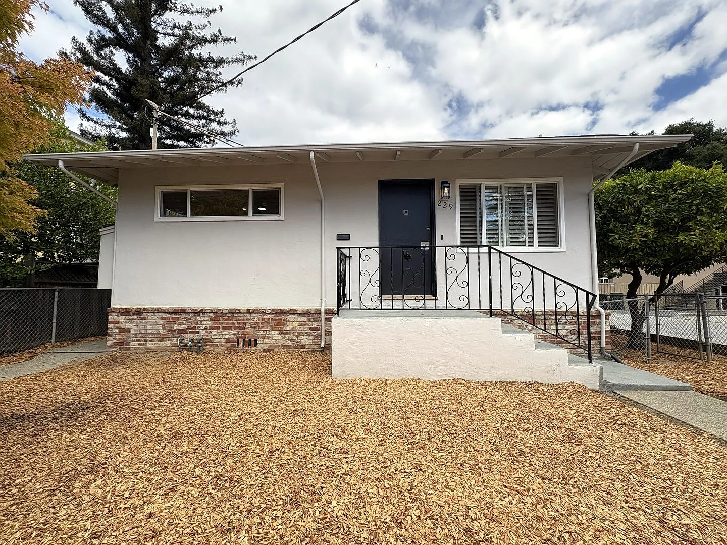 Beautifully Remodeled 1-Bedroom + Bonus Room in Prime Palo Alto Location! — Photo 2