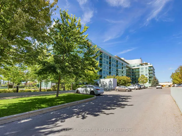60 Fairfax Cres #322, Toronto, ON M1L 0E1