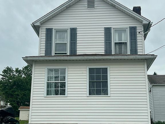 4th image of 733 Railroad St