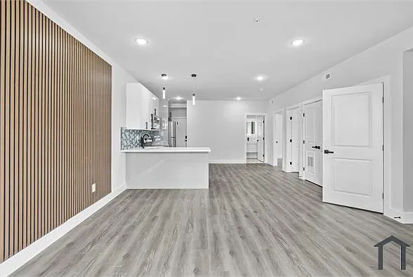 3 bed, $1,700 — Photo 1