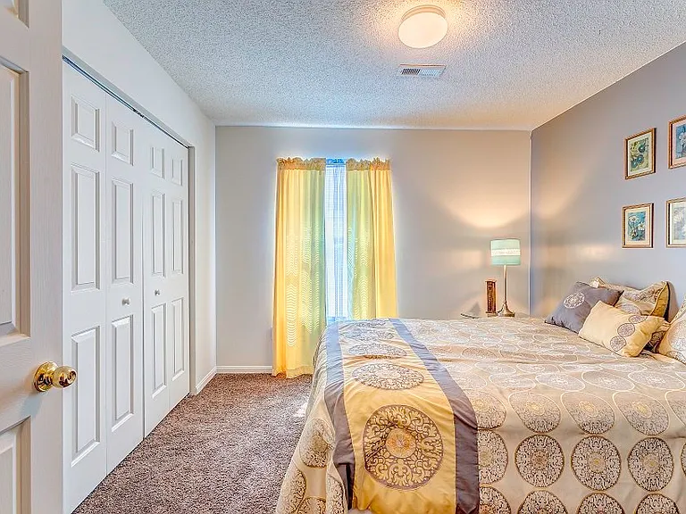 Miller Town Apartments — Photo 12