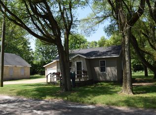 208 Pleasant St, Hartford, MI 49057