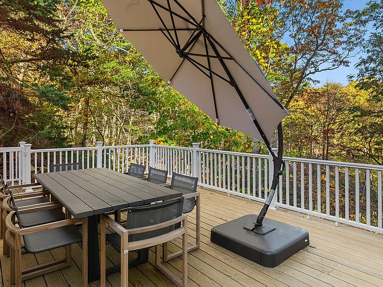 588 Pleasure Dr — Photo 7