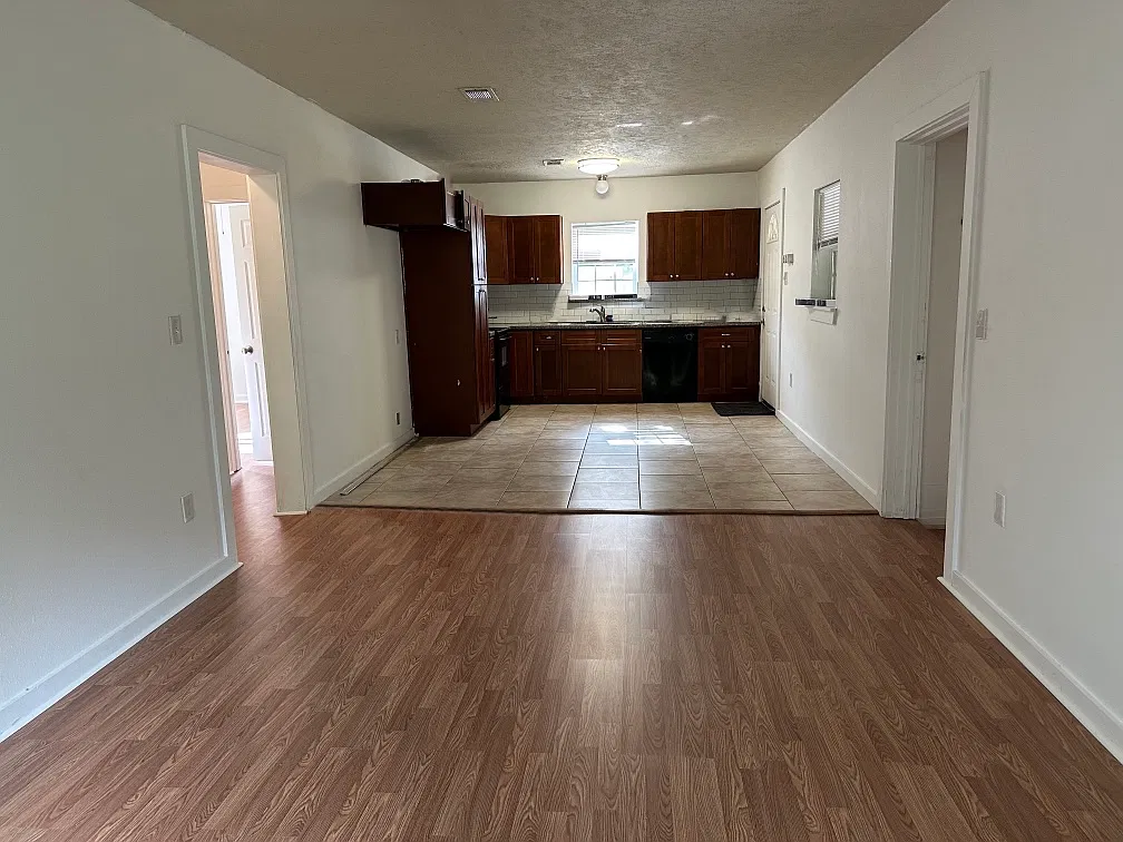 3 bed, 1054 sqft, $1,295 — Photo 4
