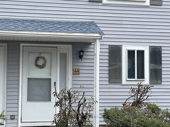 44 Village Hill Ln Unit 44, Natick, MA 01760