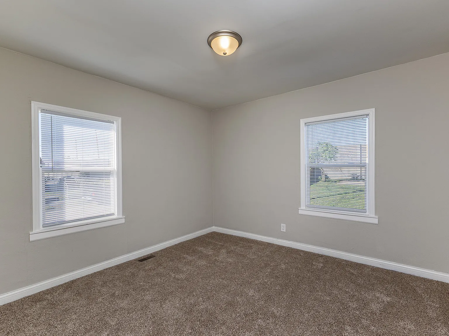 3 bed, 755 sqft, $1,400 — Photo 4