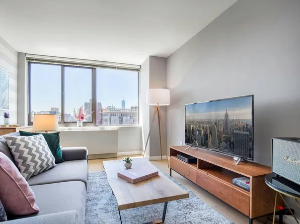 1 Union Sq S, New York, NY