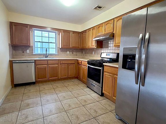 4th image of 395 Summer Ave #1