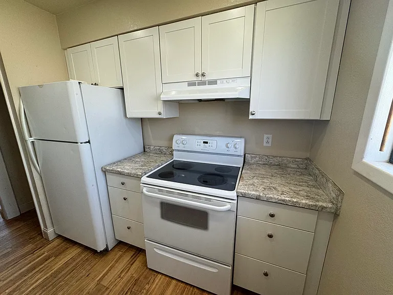 405 Roxy Ln #1 — Photo 3
