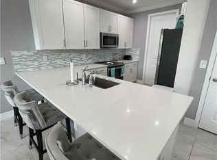 7392 Rockefeller Dr, Naples, FL 34119