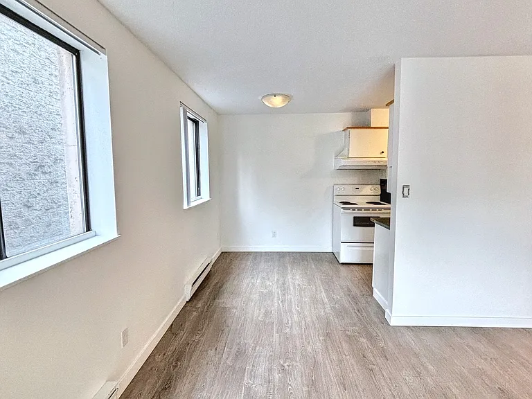 1045 Haro St — Photo 11